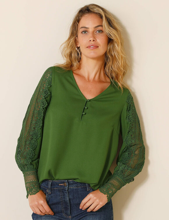 Blouse macramé col V manches longues, crêpe fluide (vert olive) Blouse macramé col V manches longues, crêpe fluide (vert olive)